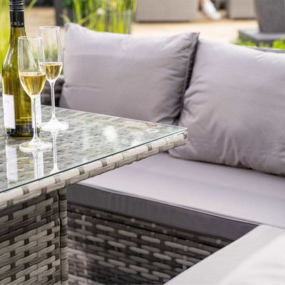 Προσθέστε κομψότητα στον κήπο σας με το AJUNION Wicker Woven Sofa Set και το Fire Pit Table